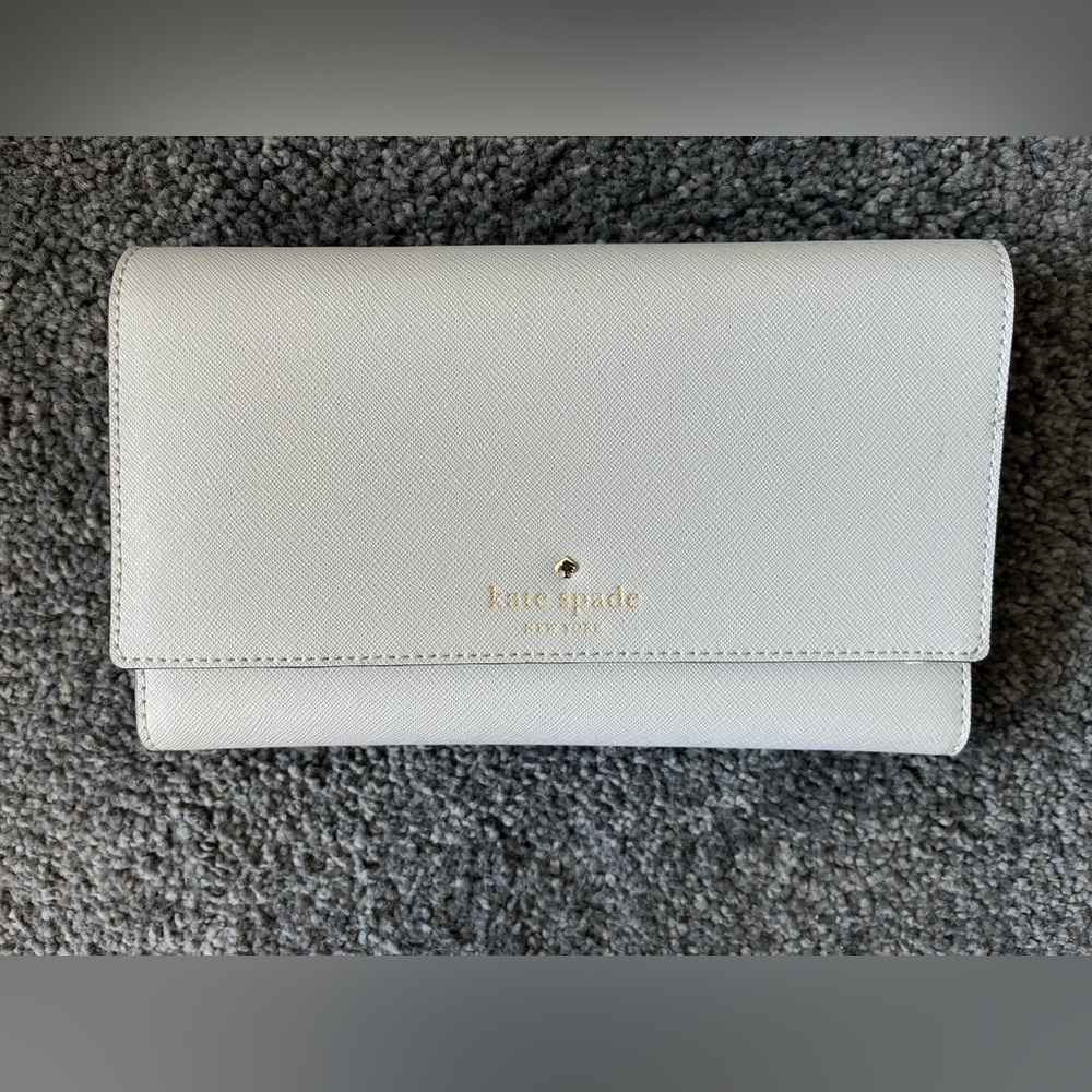 Kate spade clutch. Never used.